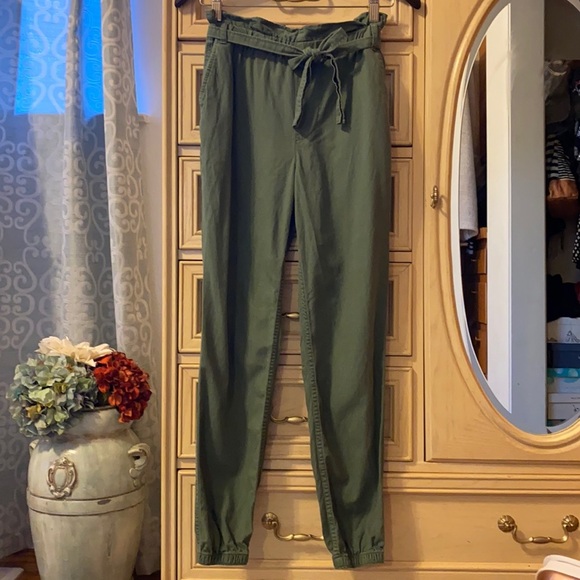 Hollister Ultra High Rise Jogger Pants - Picture 2 of 9